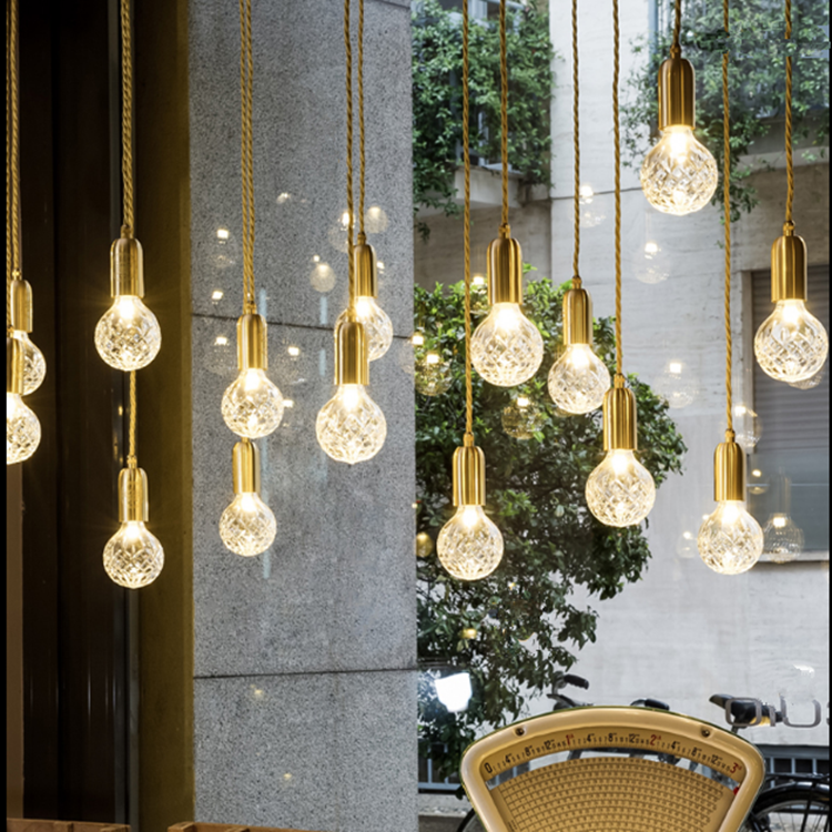 Plafonnier en cristal et métal doré Frederick