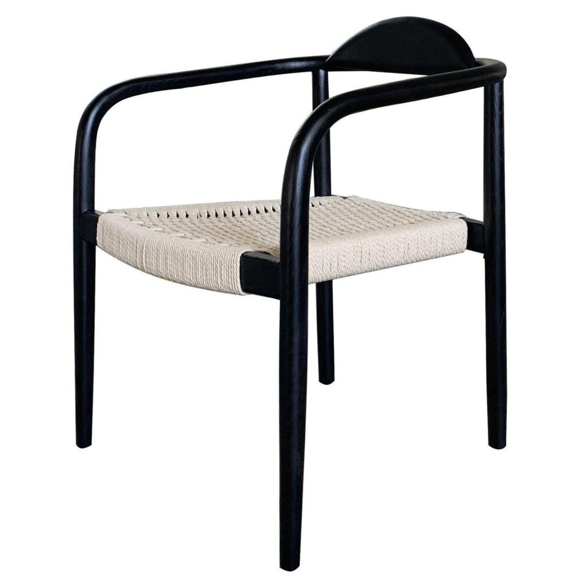 Chaise de salle à manger Cloe avec accoudoirs en bois noir et assise tressée